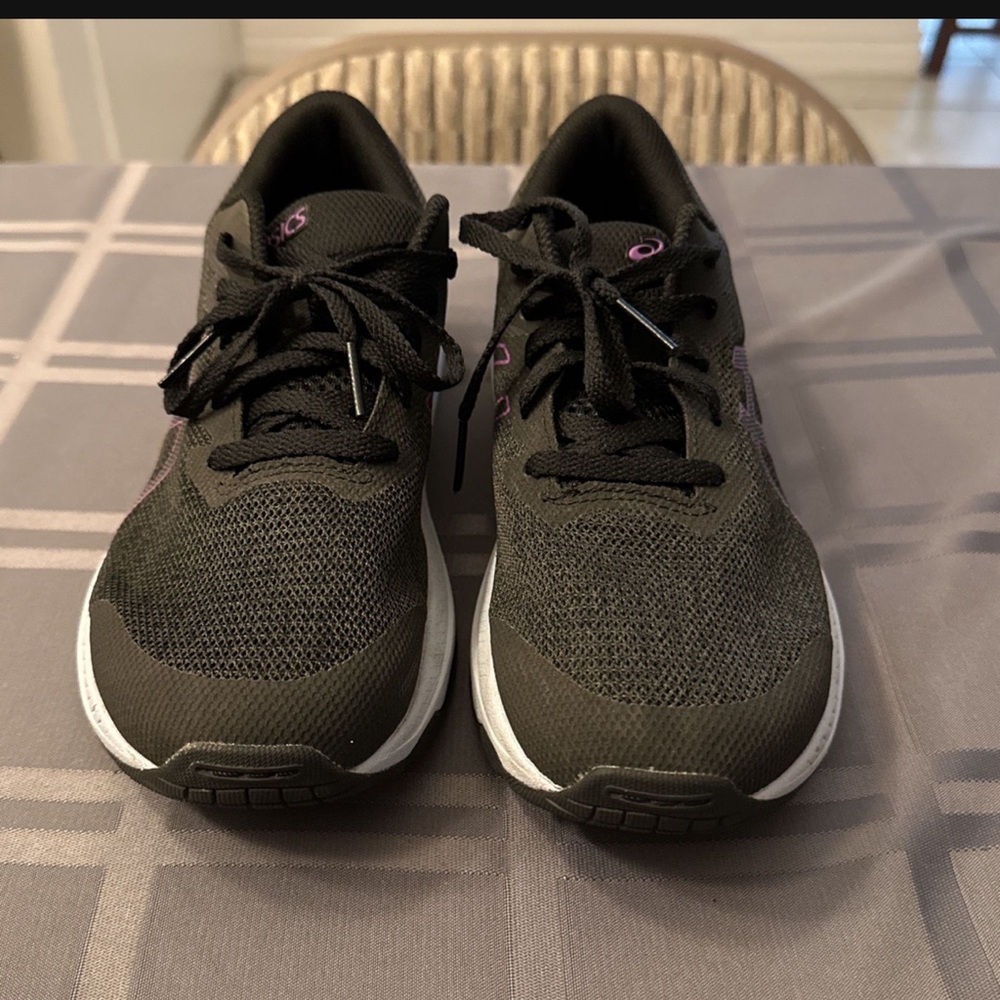 Women ASICS Running shoes -Size US 5
